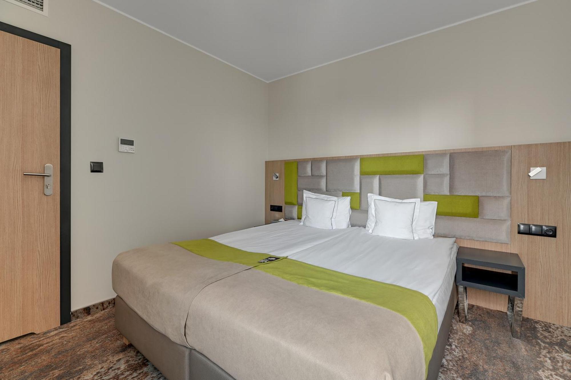 Hotel Almond Business & Spa By Grano Gdansk Bagian luar foto